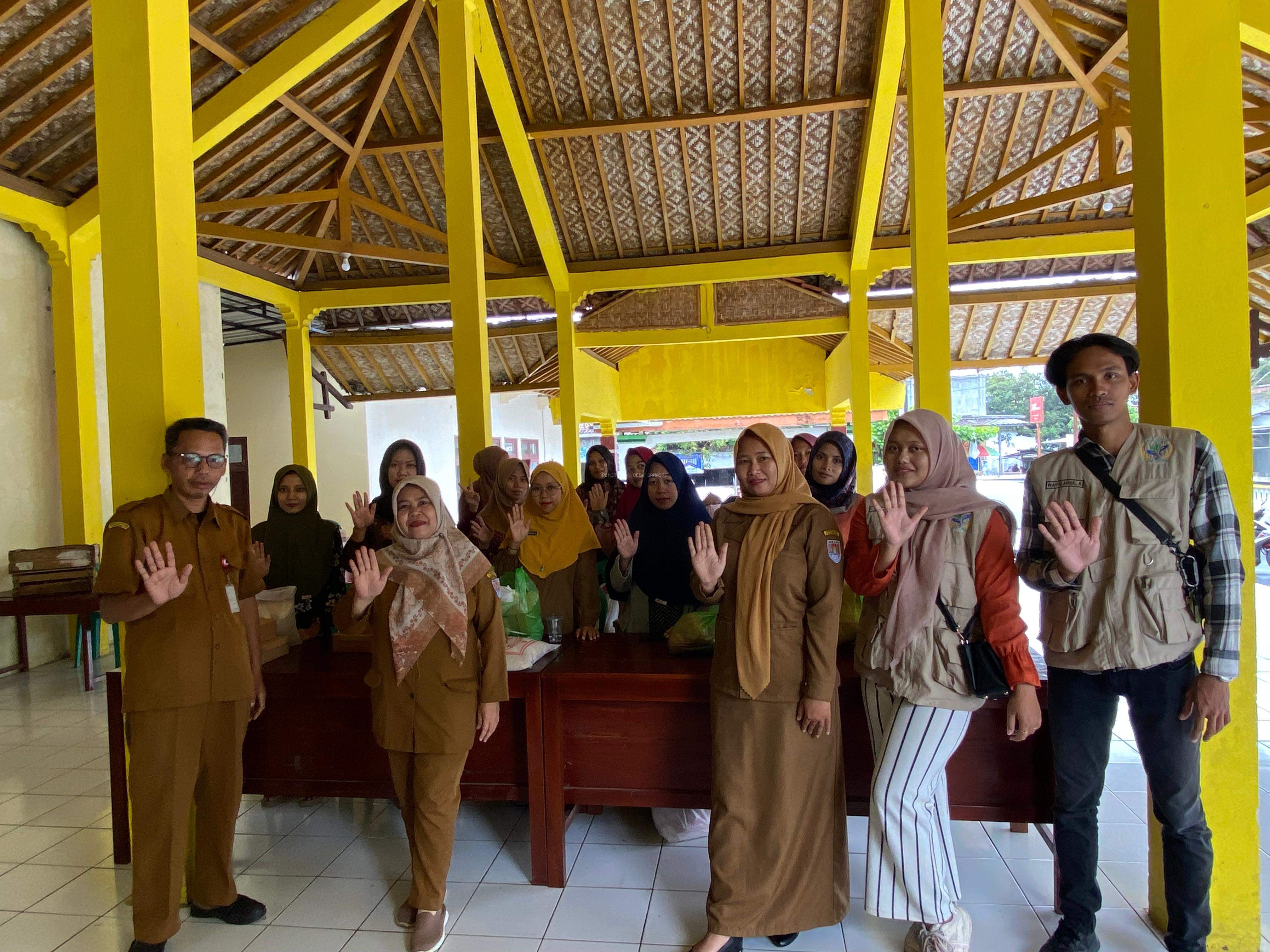 Kelas Ibu Hamil Desa Danasri: Edukasi Kehamilan dan Pembagian Makanan Bergizi